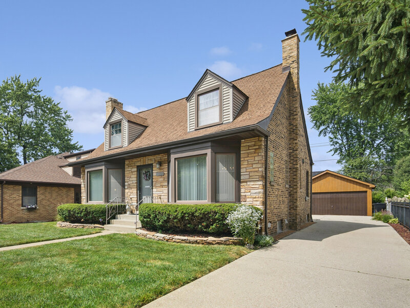 6631 N Caldwell Avenue Chicago IL 60646