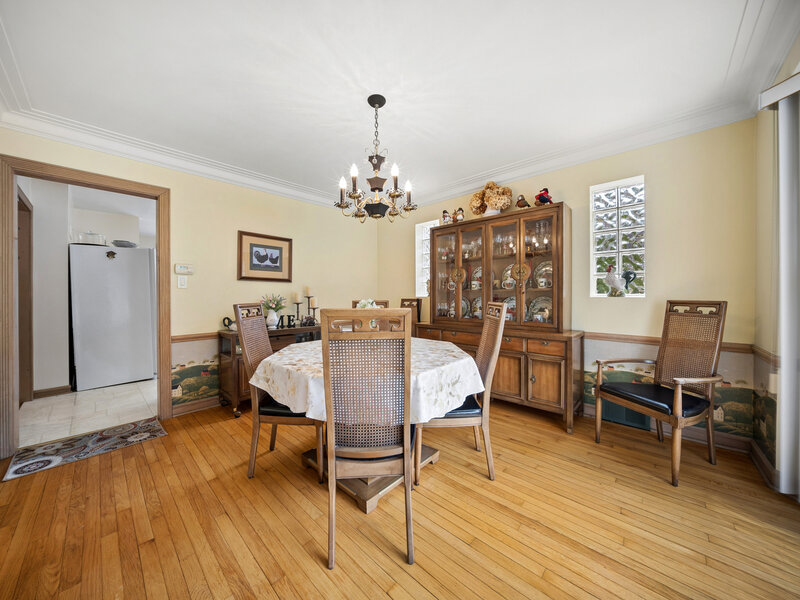 6631 N Caldwell Avenue Chicago IL 60646