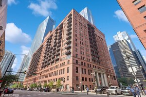 Photo of 165 N Canal Street Chicago IL 60606 Unit 1007