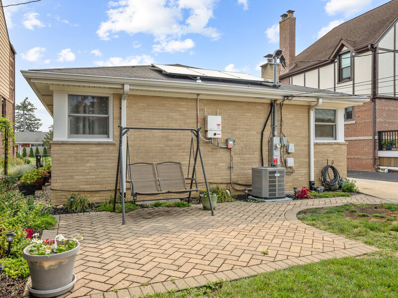 952 W Grant Drive Des Plaines IL 60016