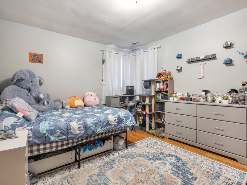 952 W Grant Drive Des Plaines IL 60016