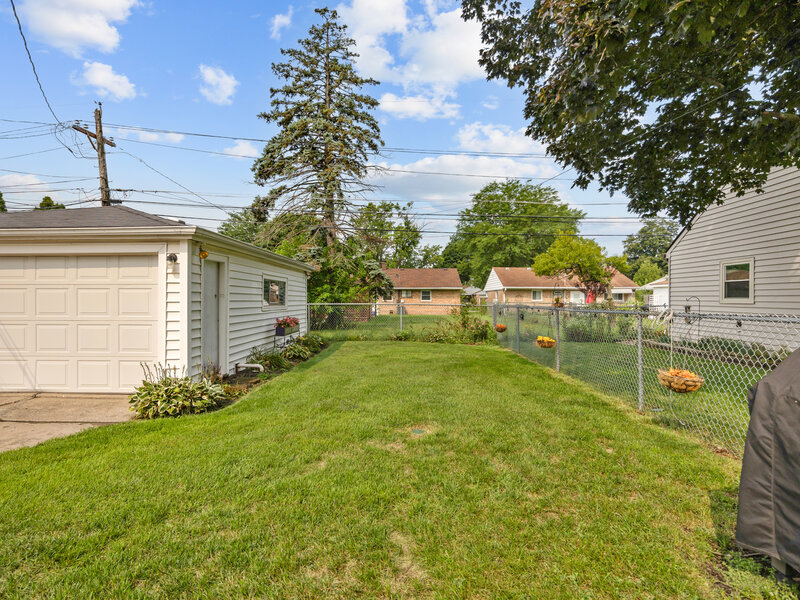 952 W Grant Drive Des Plaines IL 60016