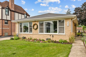 Photo of 952 W Grant Drive Des Plaines IL 60016