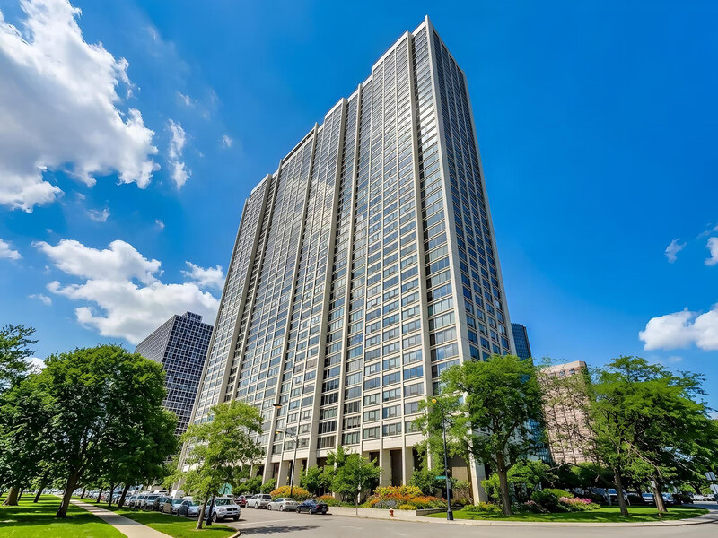 2800 N Lake Shore Drive Chicago IL 60657