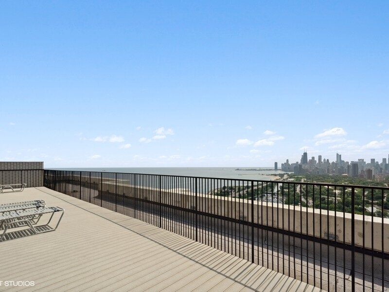 2800 N Lake Shore Drive Chicago IL 60657