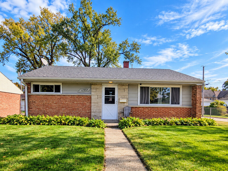 17957 Oakwood Avenue Lansing IL 60438