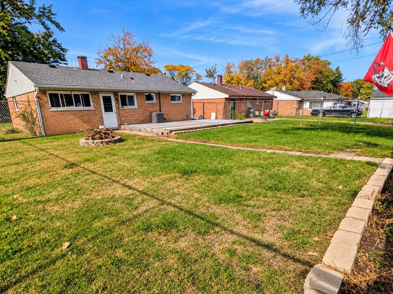 17957 Oakwood Avenue Lansing IL 60438