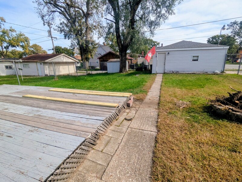 17957 Oakwood Avenue Lansing IL 60438