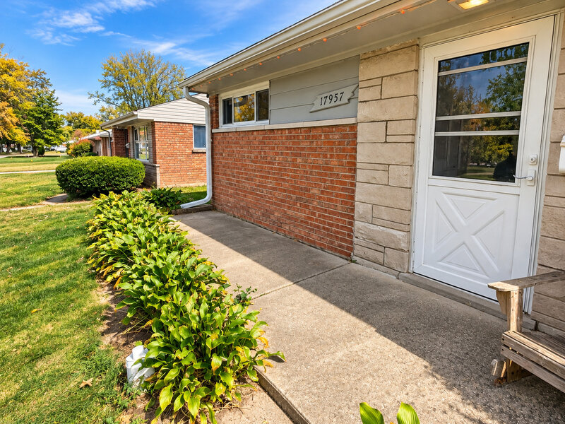17957 Oakwood Avenue Lansing IL 60438