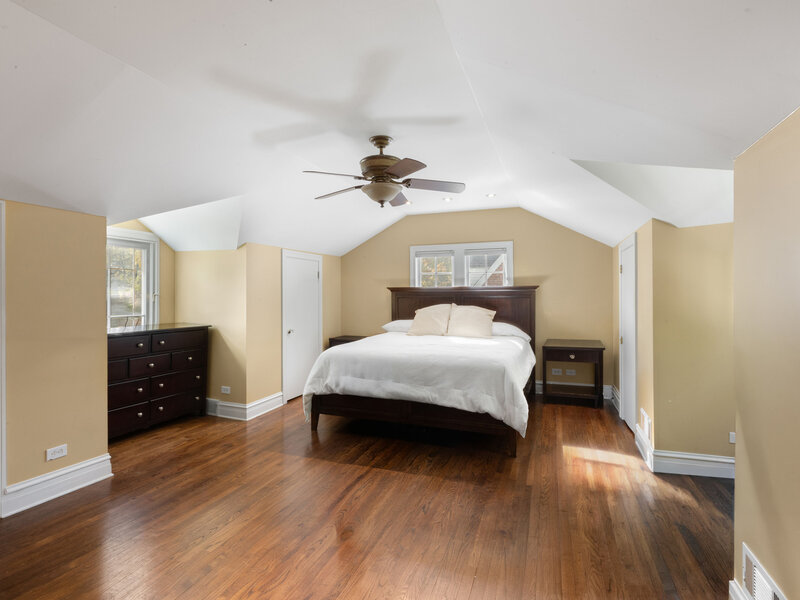 6836 N Kenton Avenue Lincolnwood IL 60712