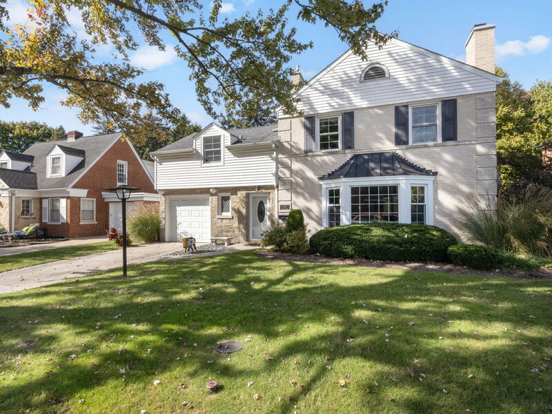 6836 N Kenton Avenue Lincolnwood IL 60712