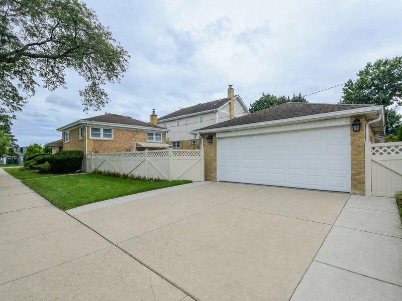 8662 N Ozark Avenue Niles IL 60714
