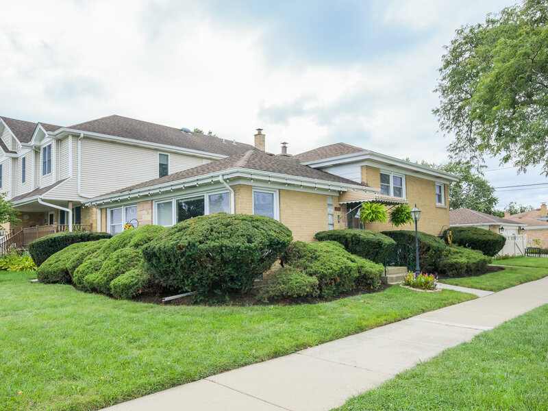 8662 N Ozark Avenue Niles IL 60714
