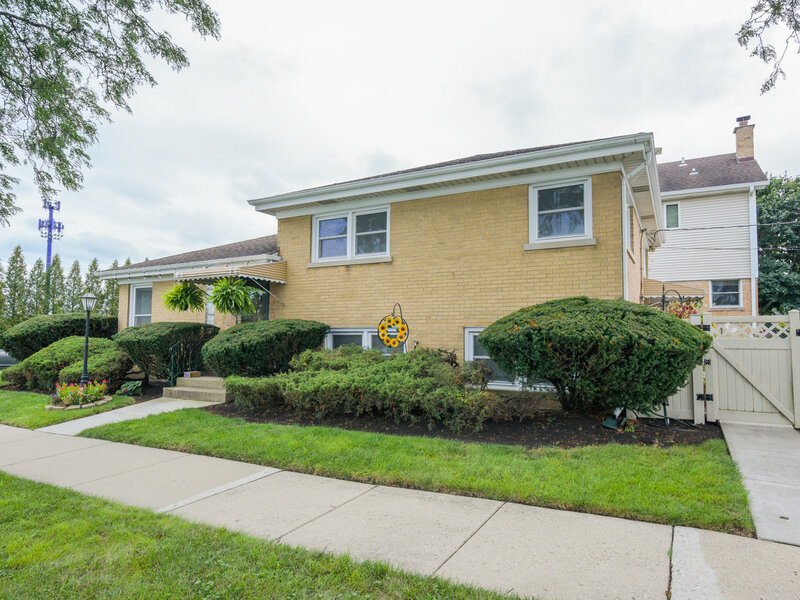 8662 N Ozark Avenue Niles IL 60714