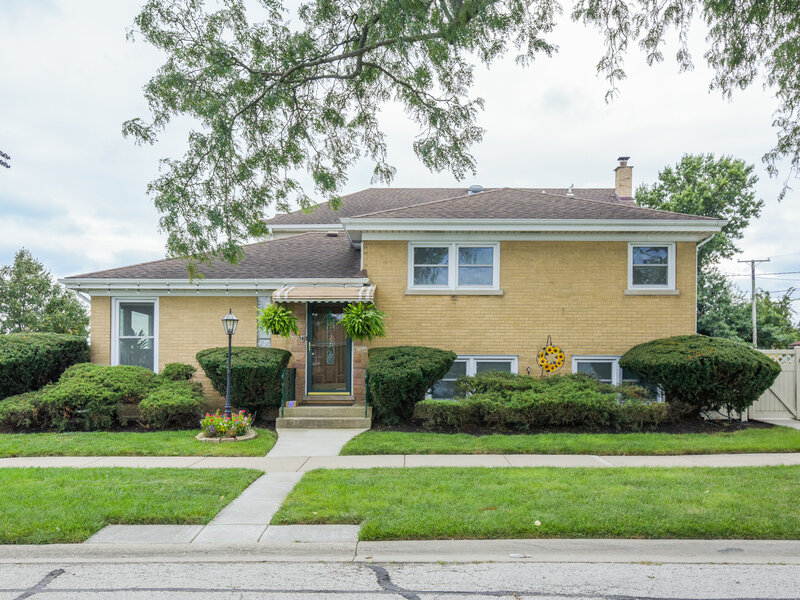 8662 N Ozark Avenue Niles IL 60714