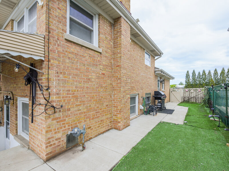 8662 N Ozark Avenue Niles IL 60714