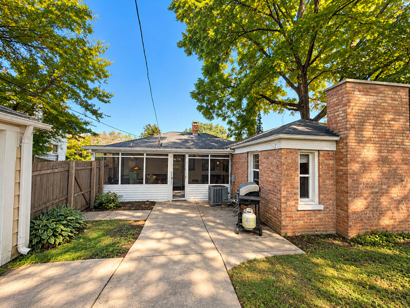 643 E Rockland Road Libertyville IL 60048