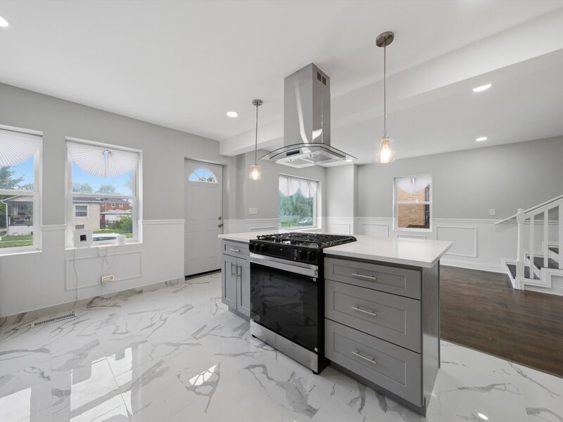 433 W 100th Street Chicago IL 60628