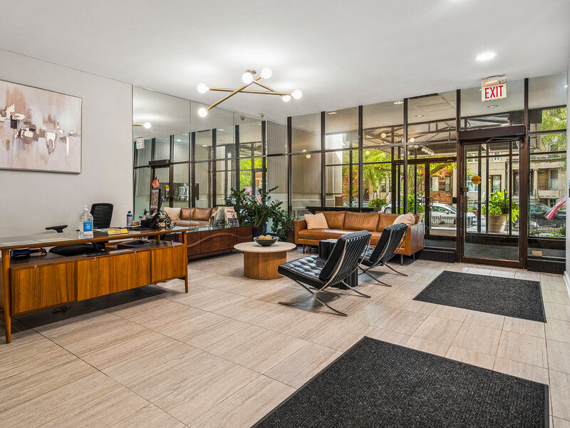2728 N Hampden Court Chicago IL 60614