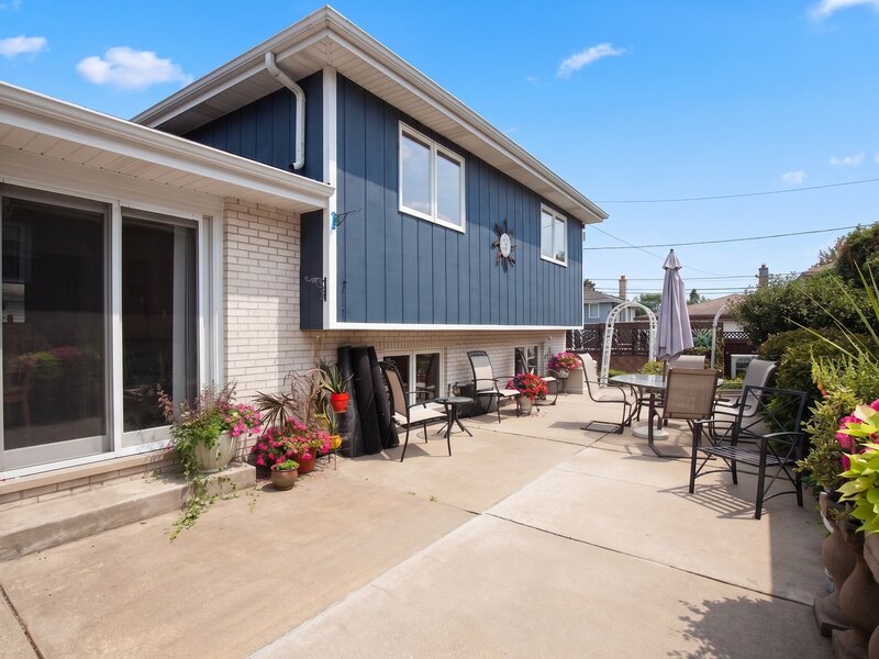 9430 S 69th Avenue Oak Lawn IL 60453