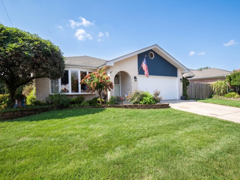9430 S 69th Avenue Oak Lawn IL 60453