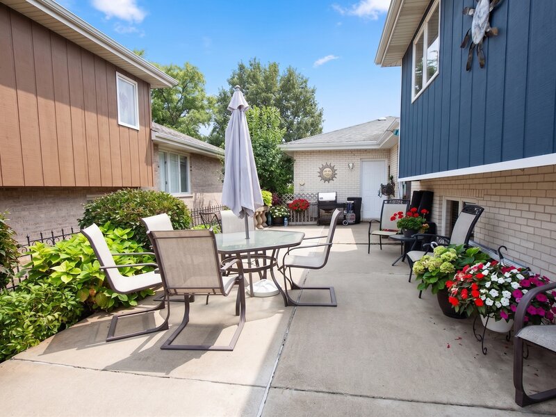 9430 S 69th Avenue Oak Lawn IL 60453