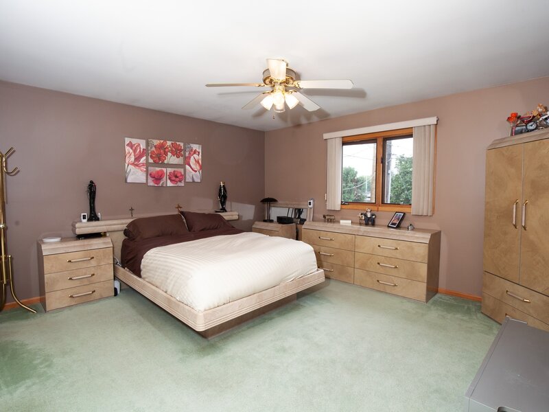 9430 S 69th Avenue Oak Lawn IL 60453