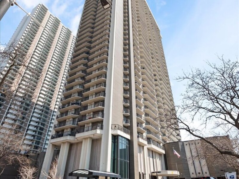 6007 N Sheridan Road Chicago IL 60660