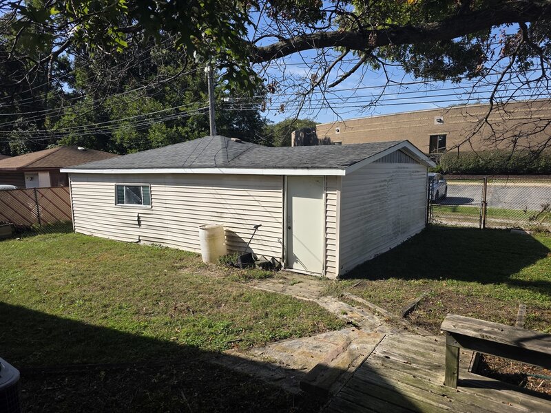 654 Yates Avenue Calumet City IL 60409