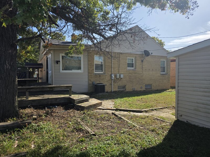 654 Yates Avenue Calumet City IL 60409