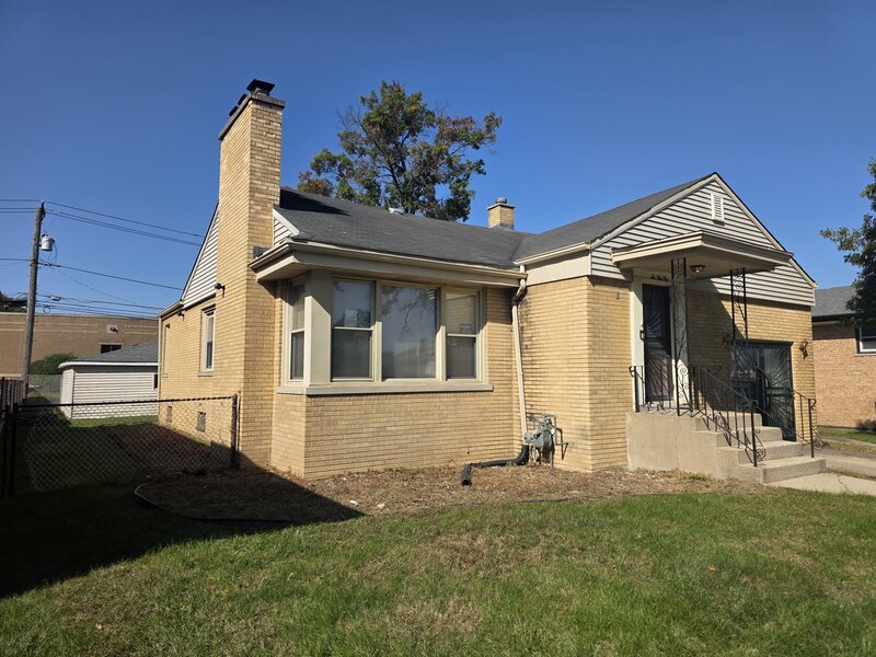 654 Yates Avenue Calumet City IL 60409