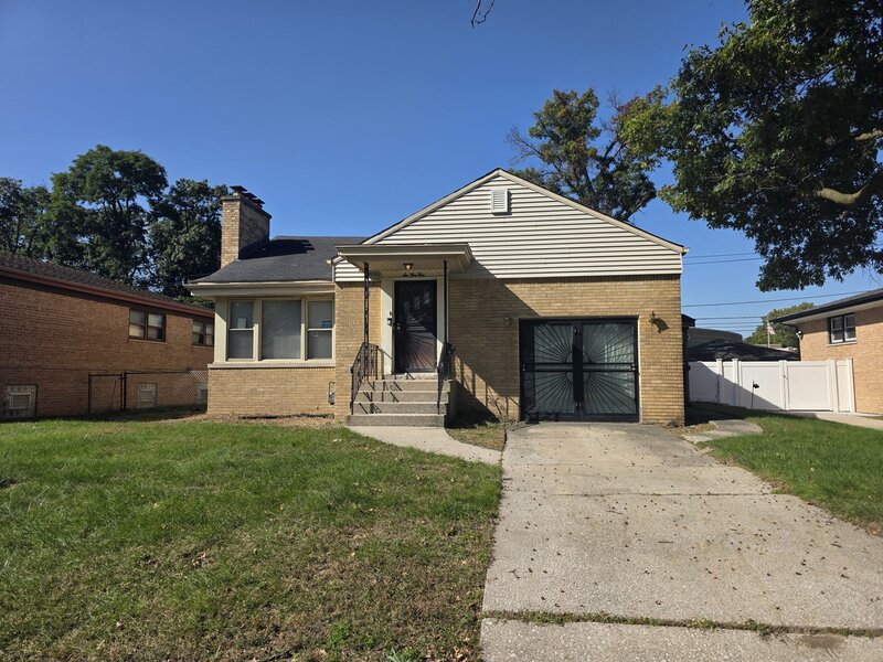 654 Yates Avenue Calumet City IL 60409