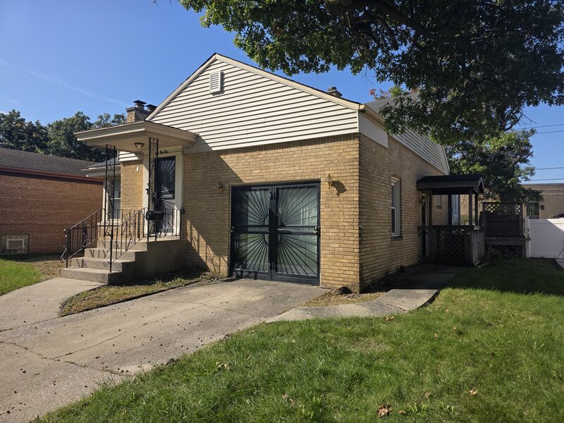 654 Yates Avenue Calumet City IL 60409