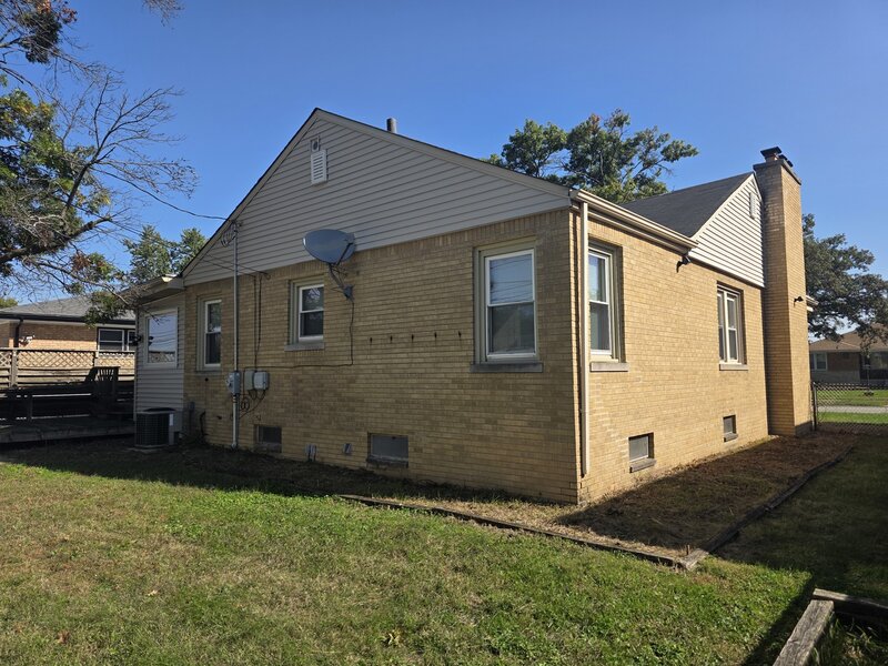 654 Yates Avenue Calumet City IL 60409
