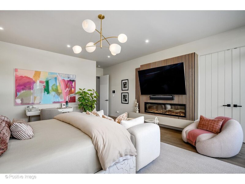 925 N Larrabee Street Chicago IL 60610