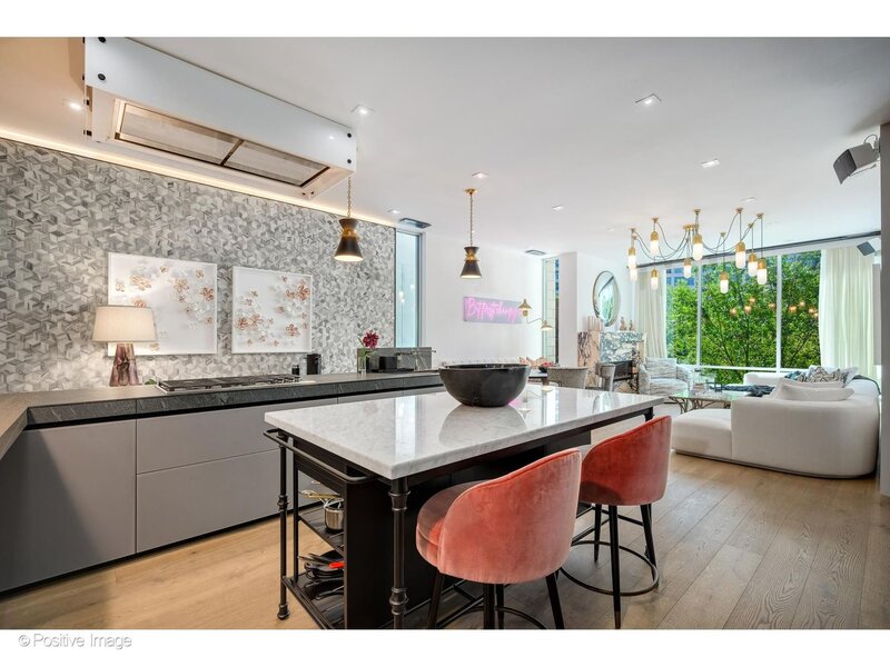 925 N Larrabee Street Chicago IL 60610