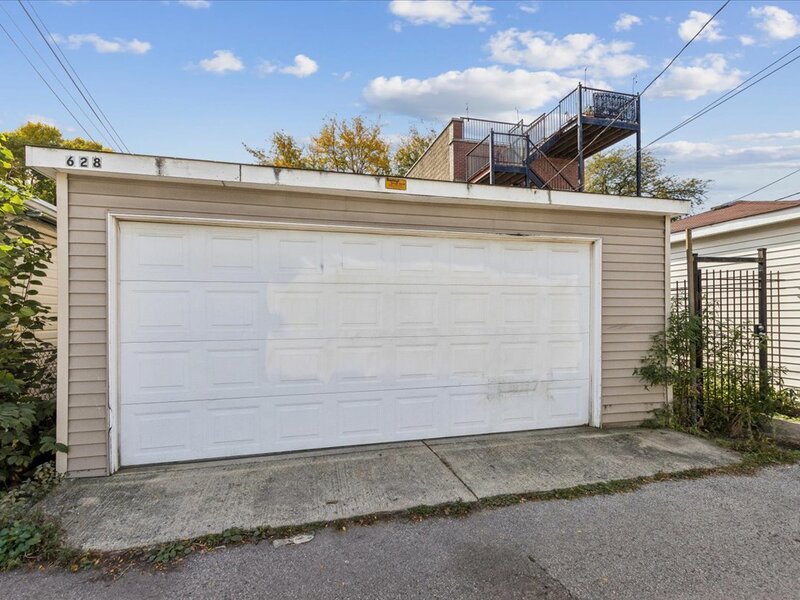 628 W 43rd Place Chicago IL 60609