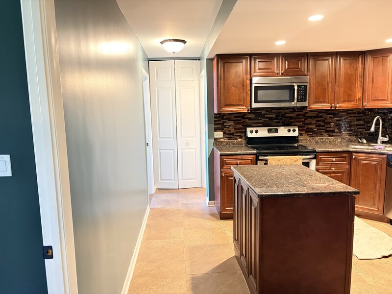 2000 Saint Regis Drive Lombard IL 60148
