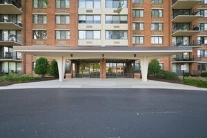Photo of 2000 Saint Regis Drive Lombard IL 60148 Unit 7J