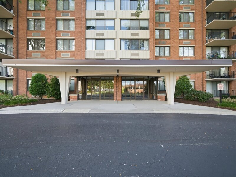 2000 Saint Regis Drive Lombard IL 60148