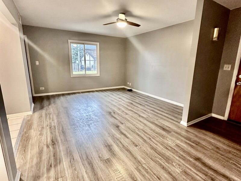 1702 W Oakton Street Arlington Heights IL 60004