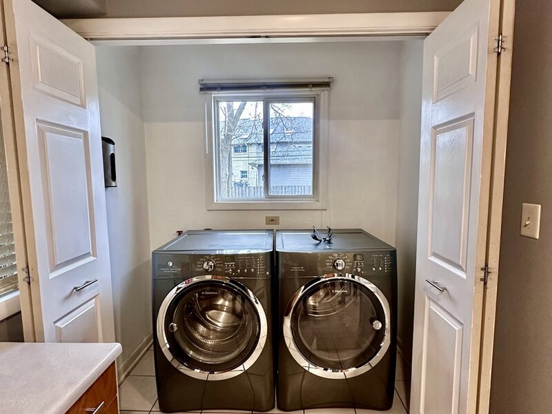 1702 W Oakton Street Arlington Heights IL 60004