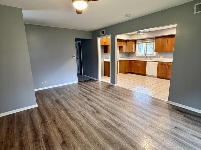 1702 W Oakton Street Arlington Heights IL 60004