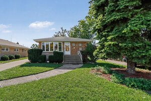 Photo of 504 E Butterfield Road Elmhurst IL 60126