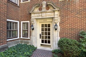 Photo of 220 S Maple Avenue Oak Park IL 60302 Unit 42
