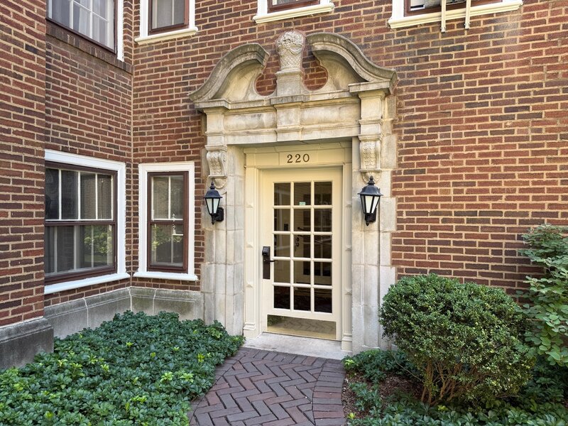 220 S Maple Avenue Oak Park IL 60302
