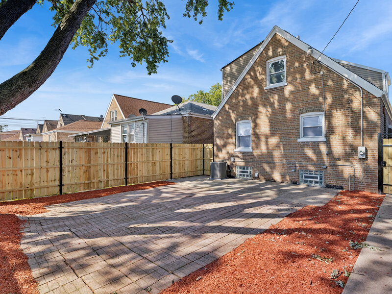 8019 S Francisco Avenue Chicago IL 60652