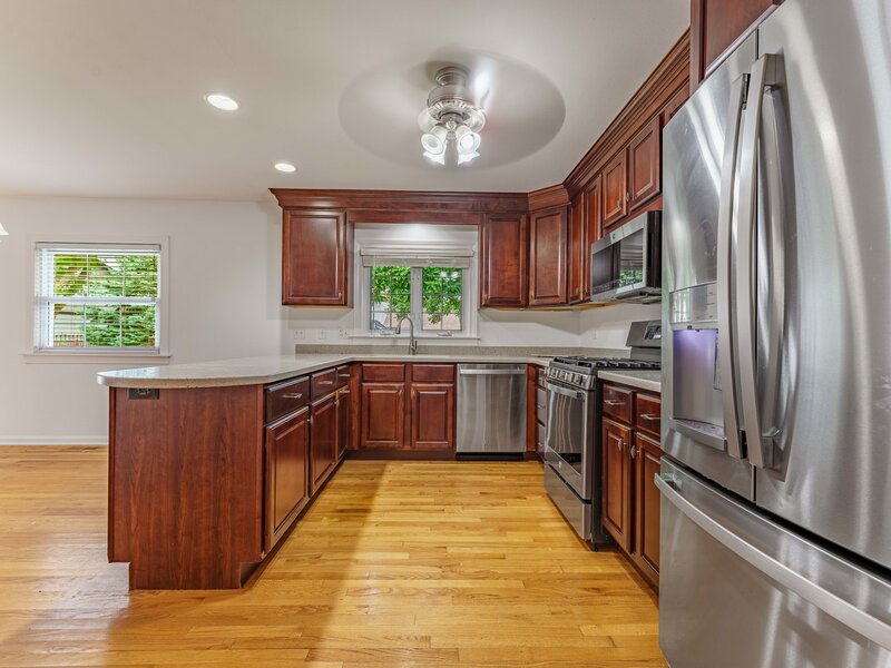 212 Wellington Avenue Elk Grove Village IL 60007