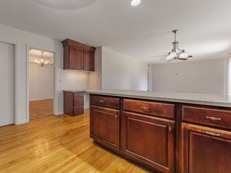 212 Wellington Avenue Elk Grove Village IL 60007