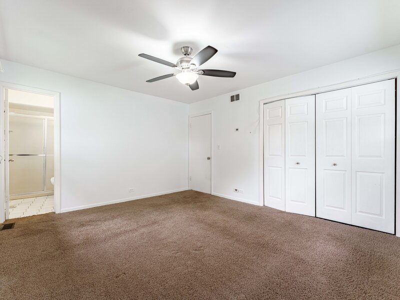 212 Wellington Avenue Elk Grove Village IL 60007